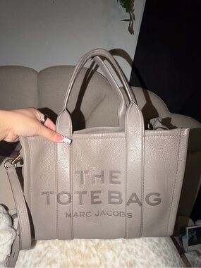 Marc Jacobs The Tote Bag in Cement